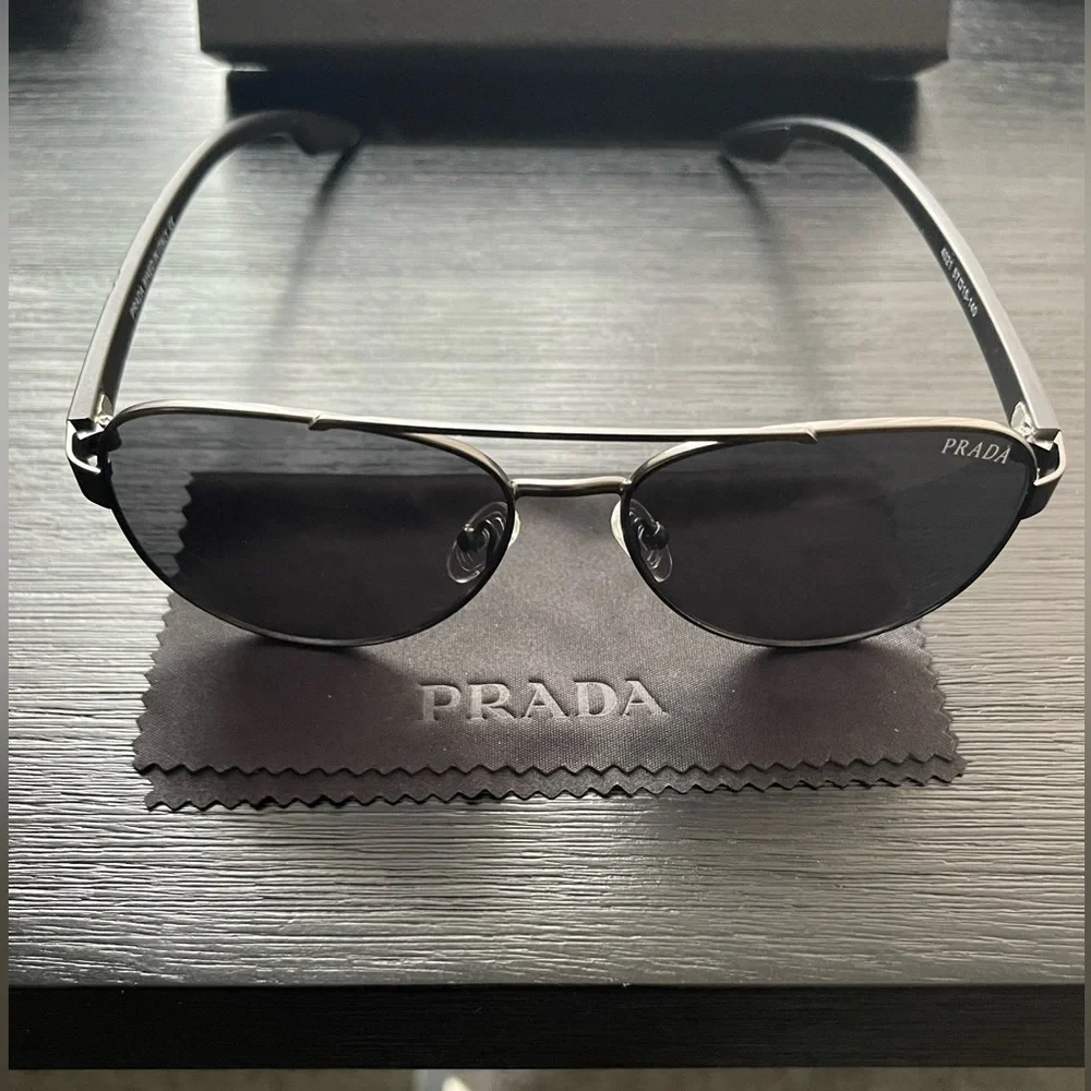 Prada chic aviator
